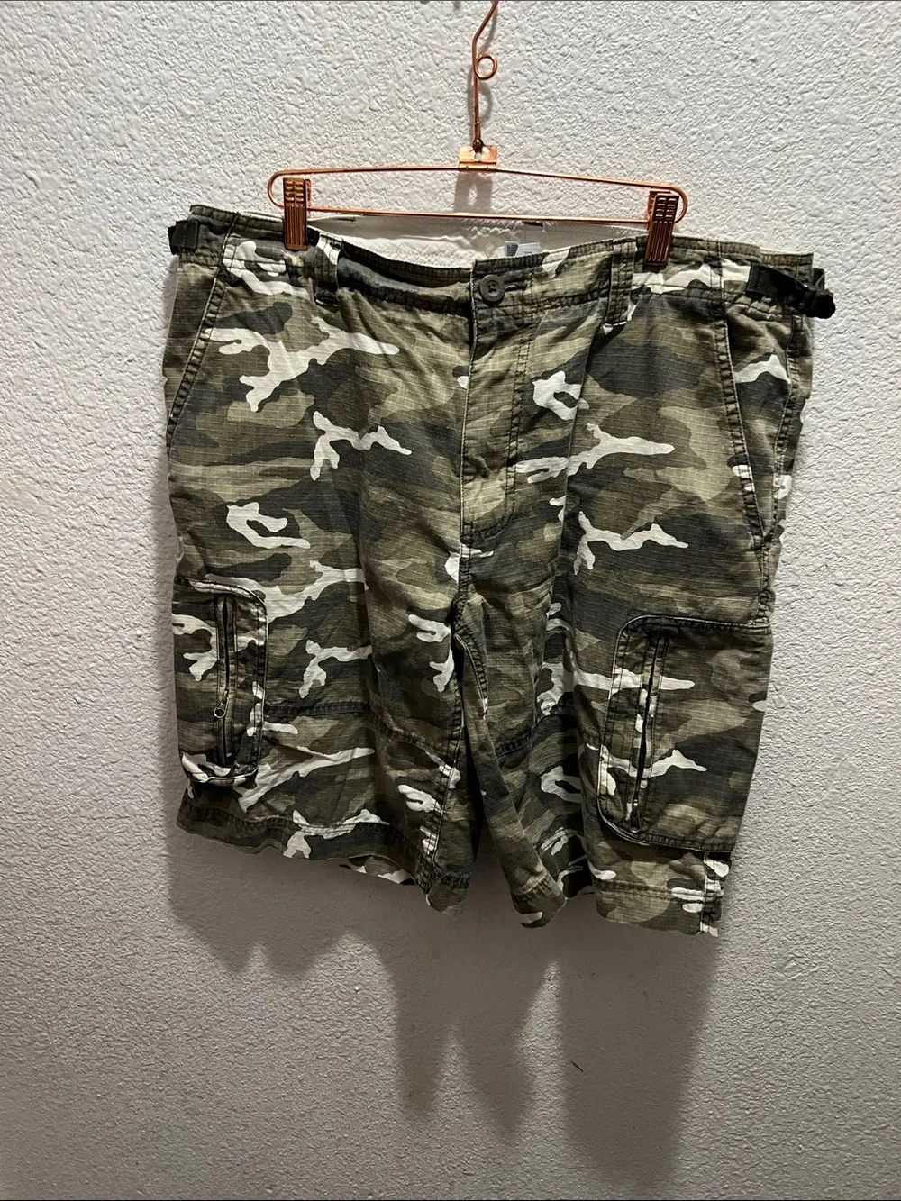 The North Face Men's Camouflage Cargo Shorts — Olive & White